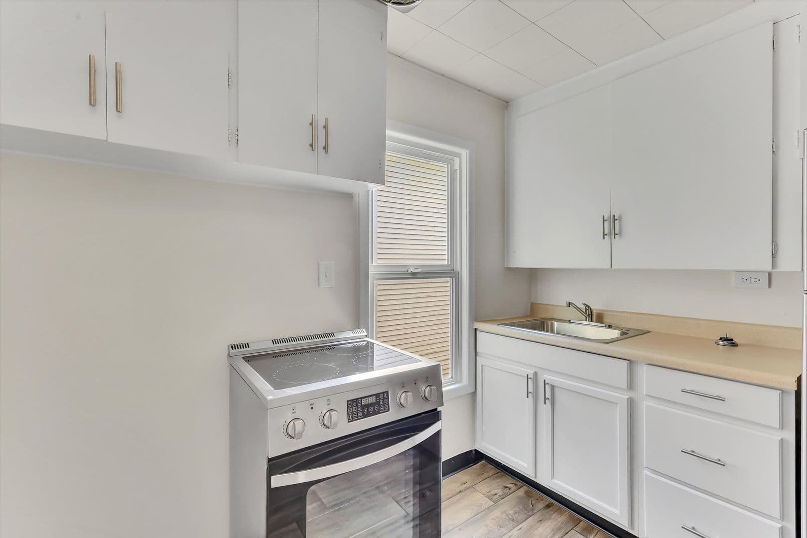Portland Apartment: 1712 SE Stark ST
