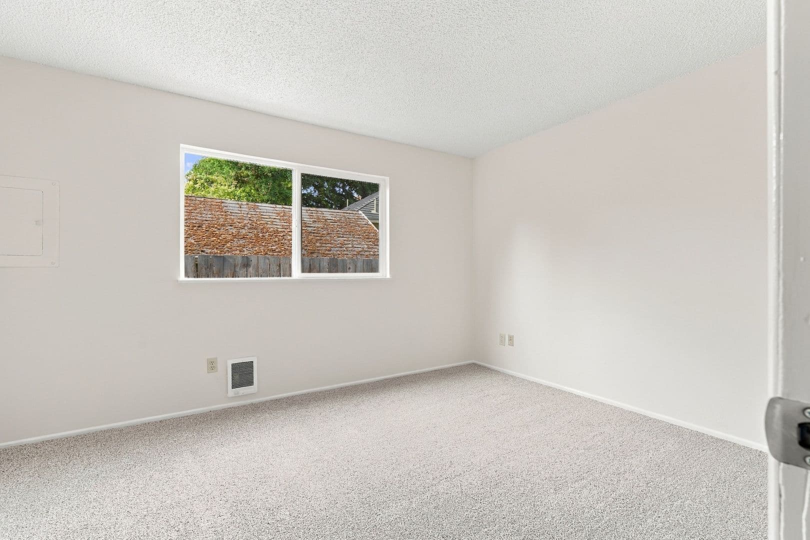 Portland Apartment: 3832 SE Center ST