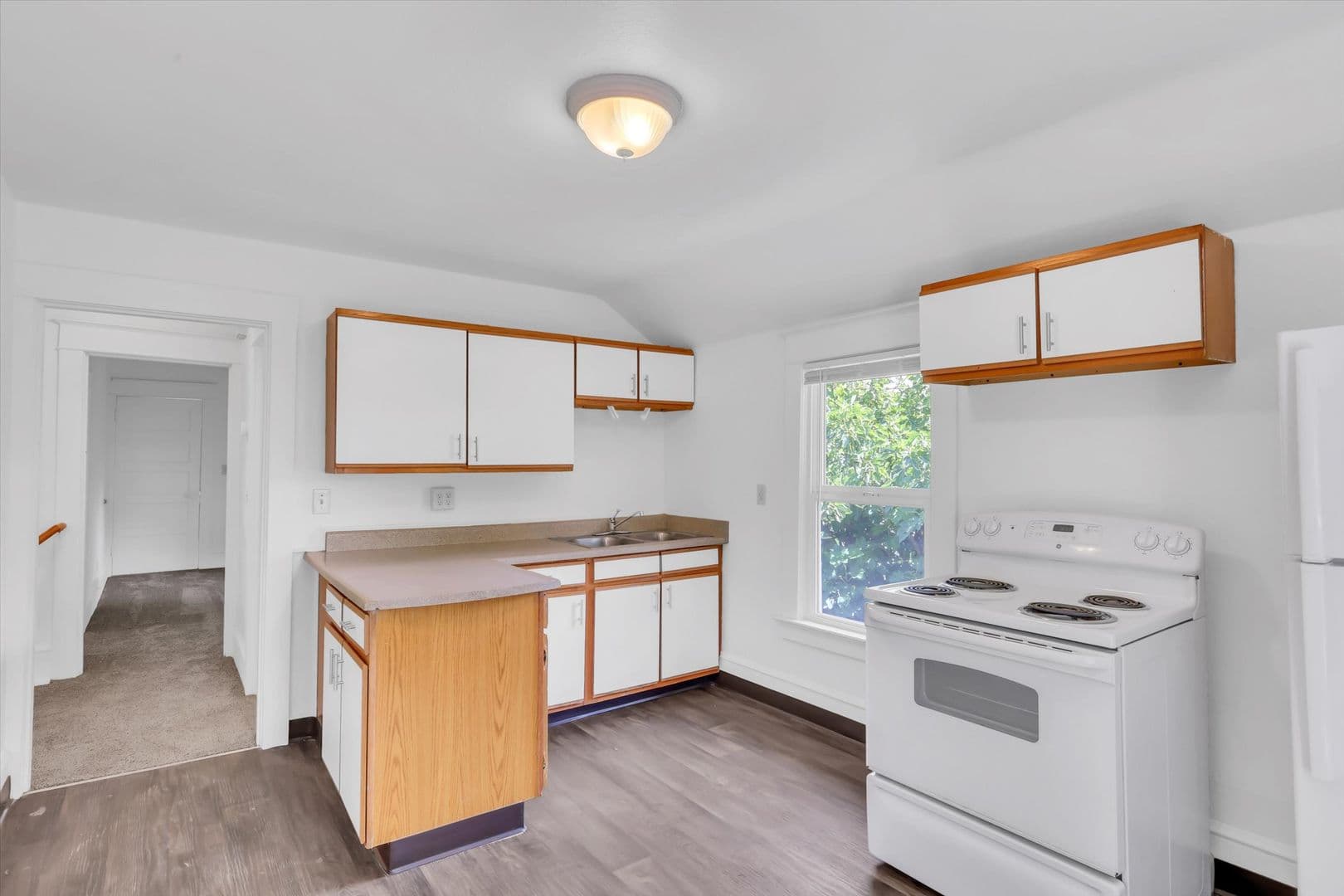 Portland Apartment: 921-923 SE Mall St