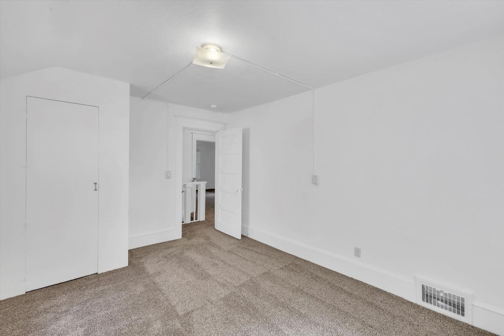 Portland Apartment: 921-923 SE Mall St