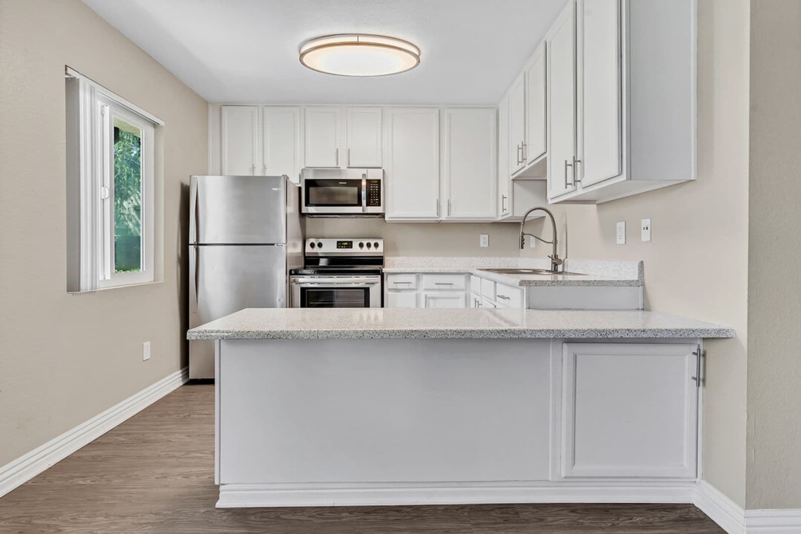 El Cajon Apartment: 1360 E Madison Ave