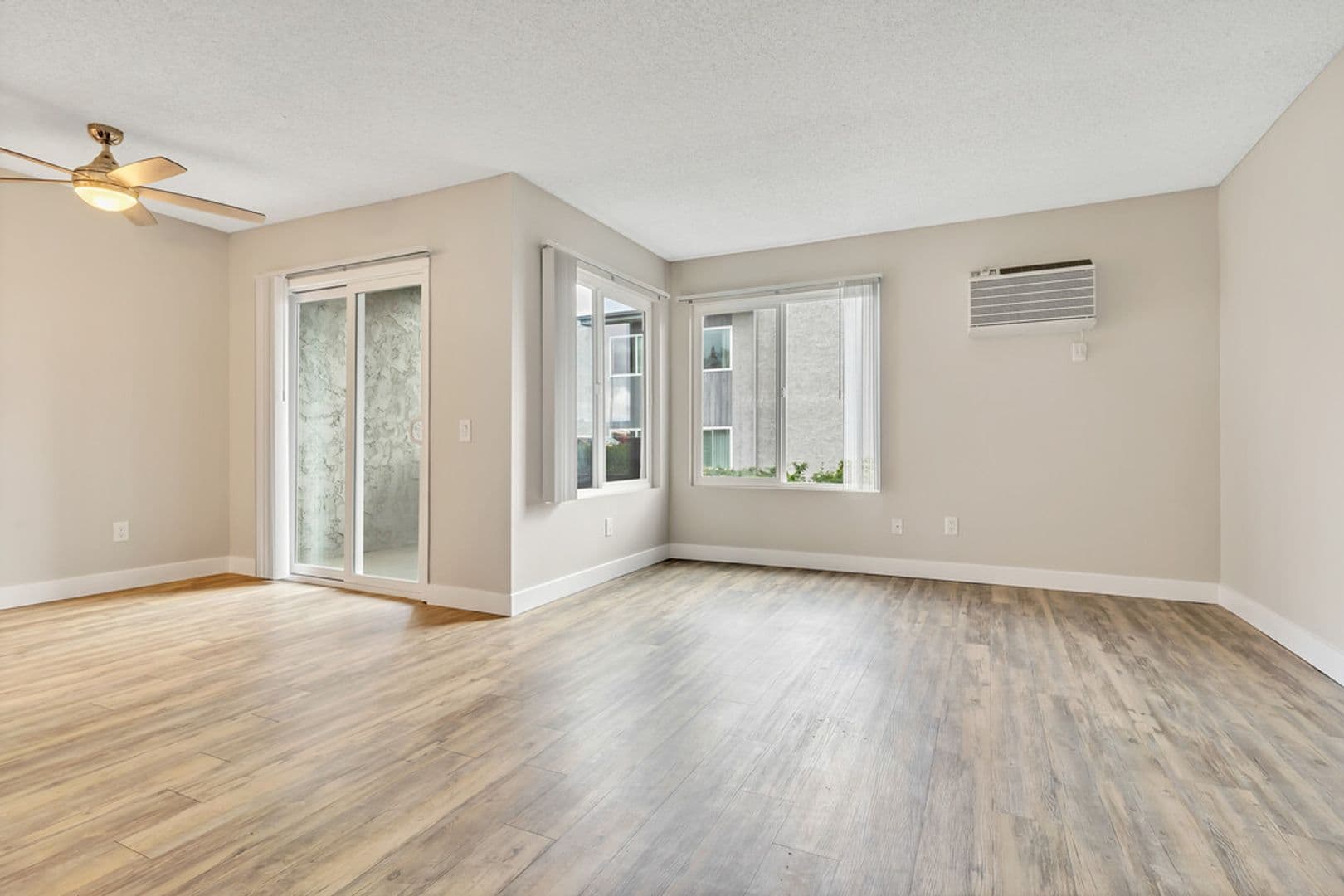 La Mesa Apartment: 5711 Water St