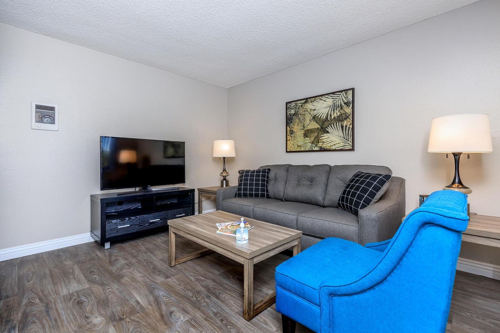 El Cajon Apartment: 1360 E Madison Ave