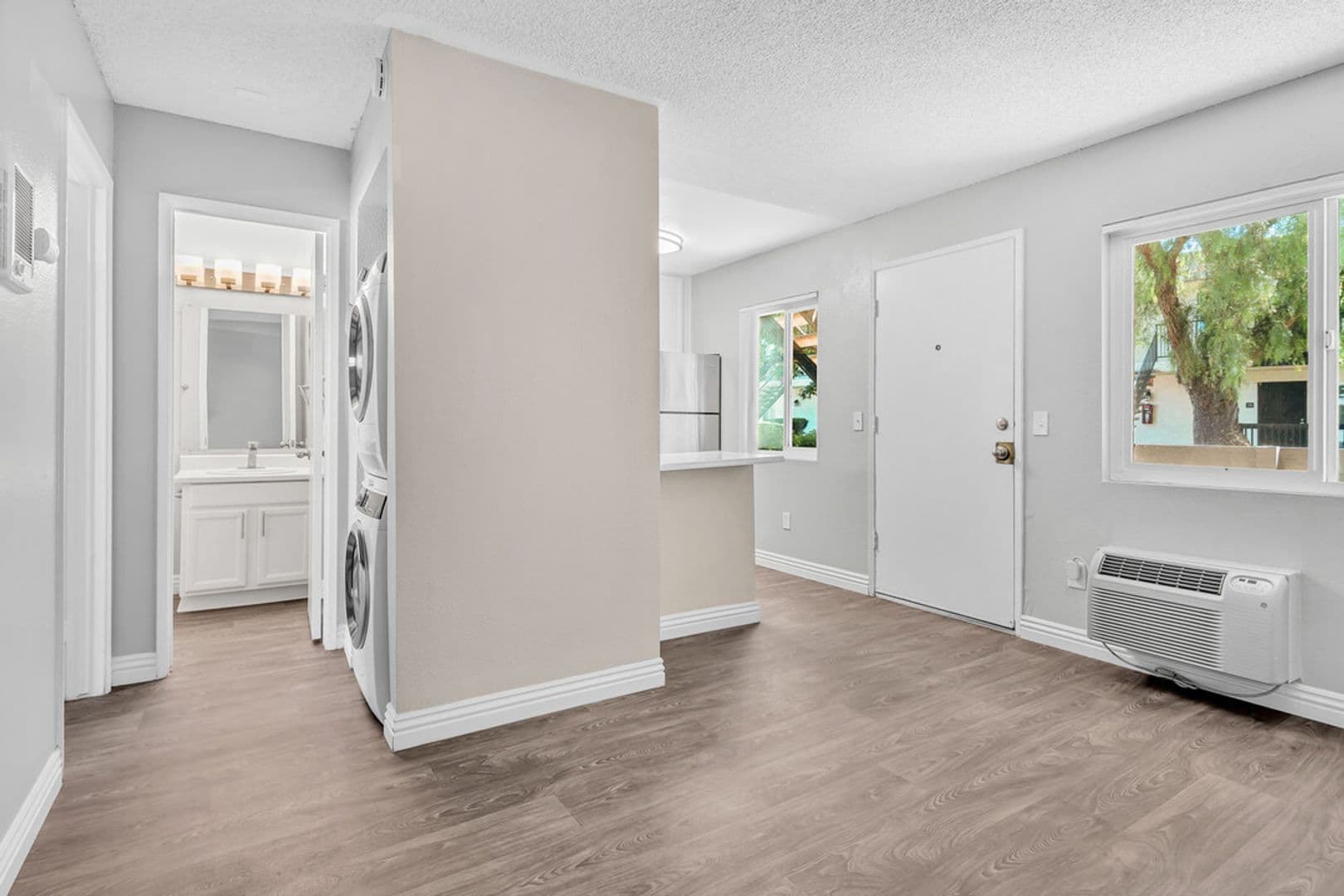 El Cajon Apartment: 1360 E Madison Ave