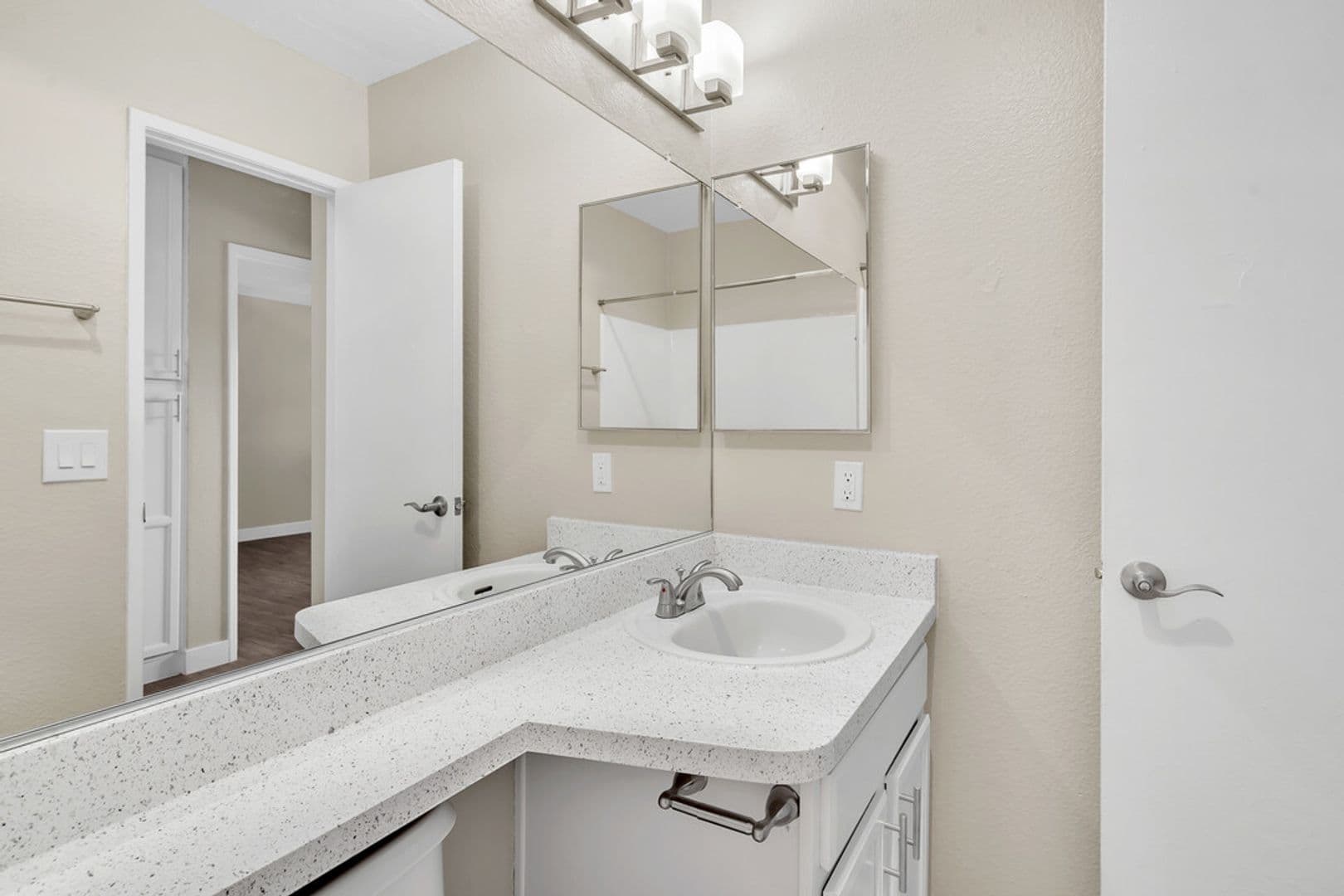 El Cajon Apartment: 1360 E Madison Ave