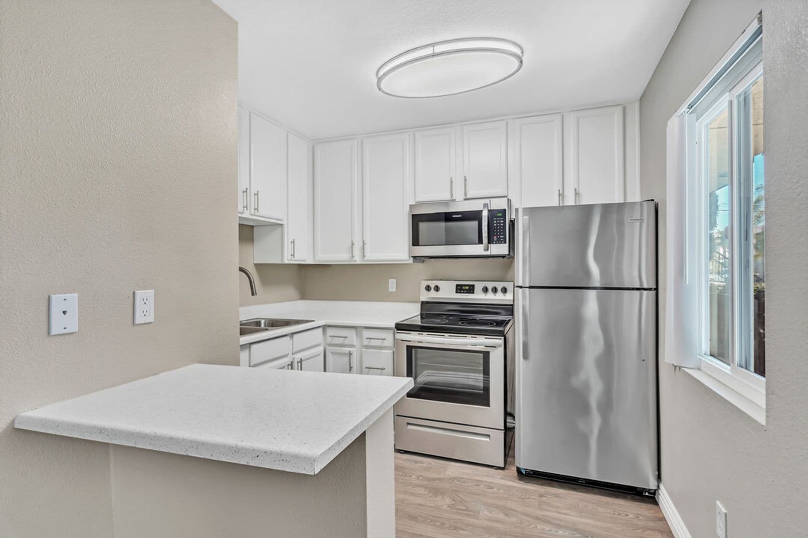 El Cajon Apartment: 1360 E Madison Ave