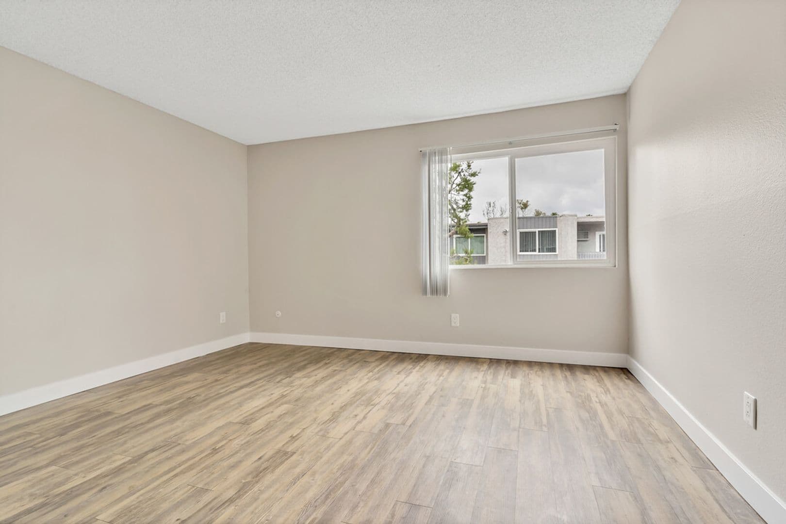 La Mesa Apartment: 5711 Water St