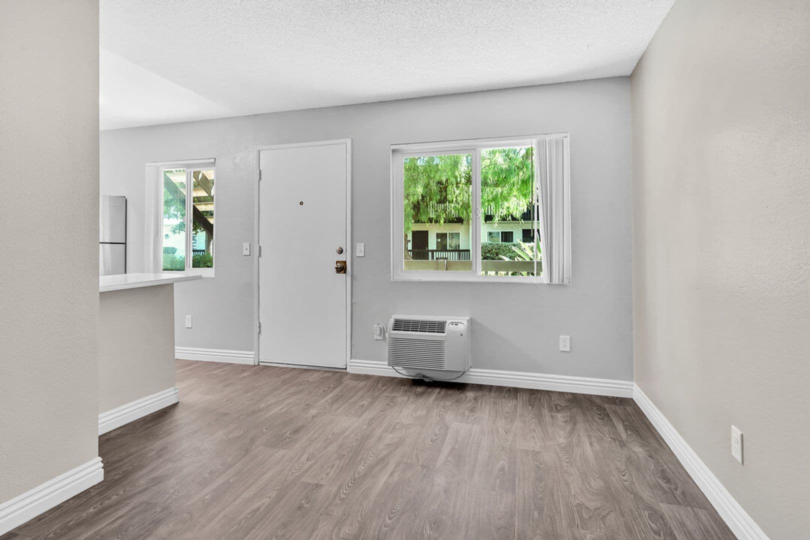 El Cajon Apartment: 1360 E Madison Ave