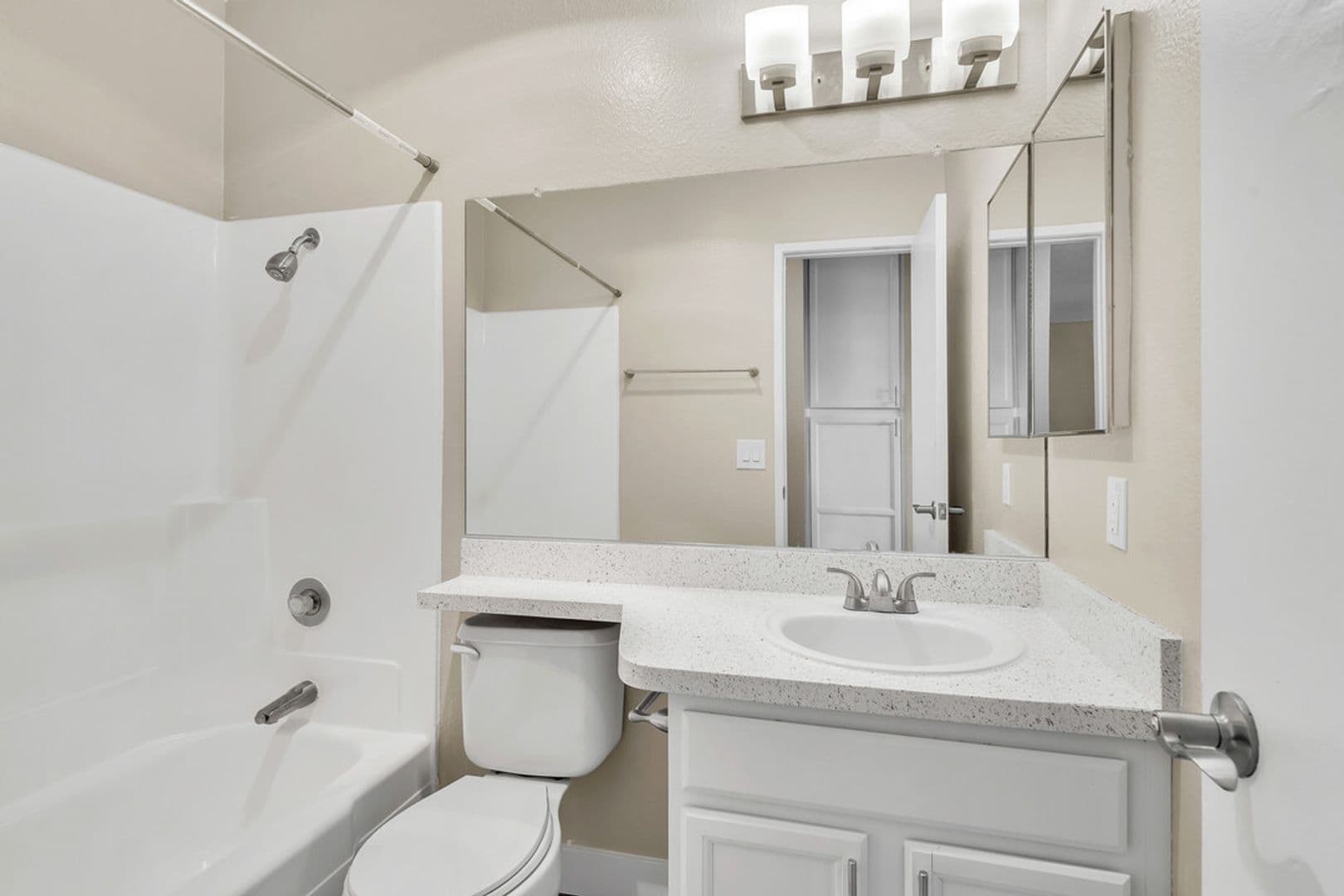 El Cajon Apartment: 1360 E Madison Ave