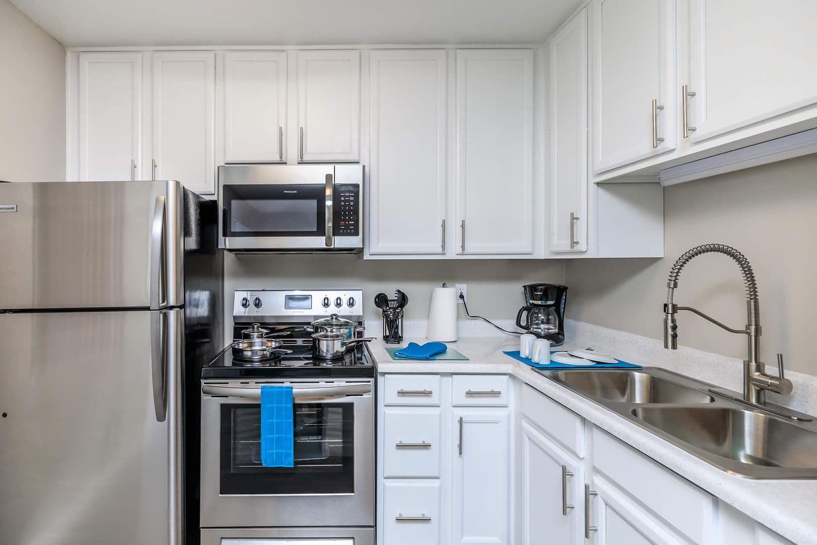El Cajon Apartment: 1360 E Madison Ave