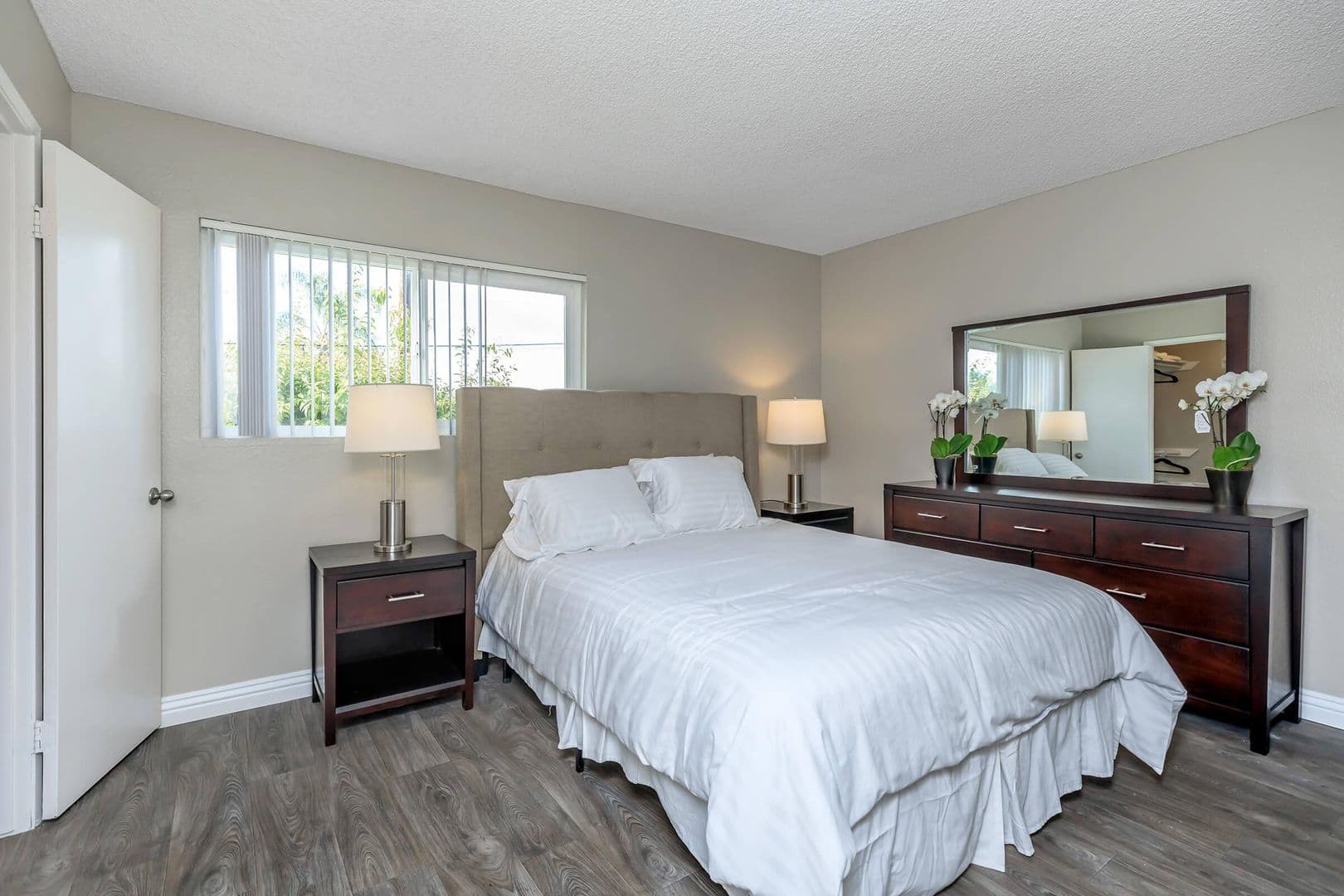 El Cajon Apartment: 1360 E Madison Ave