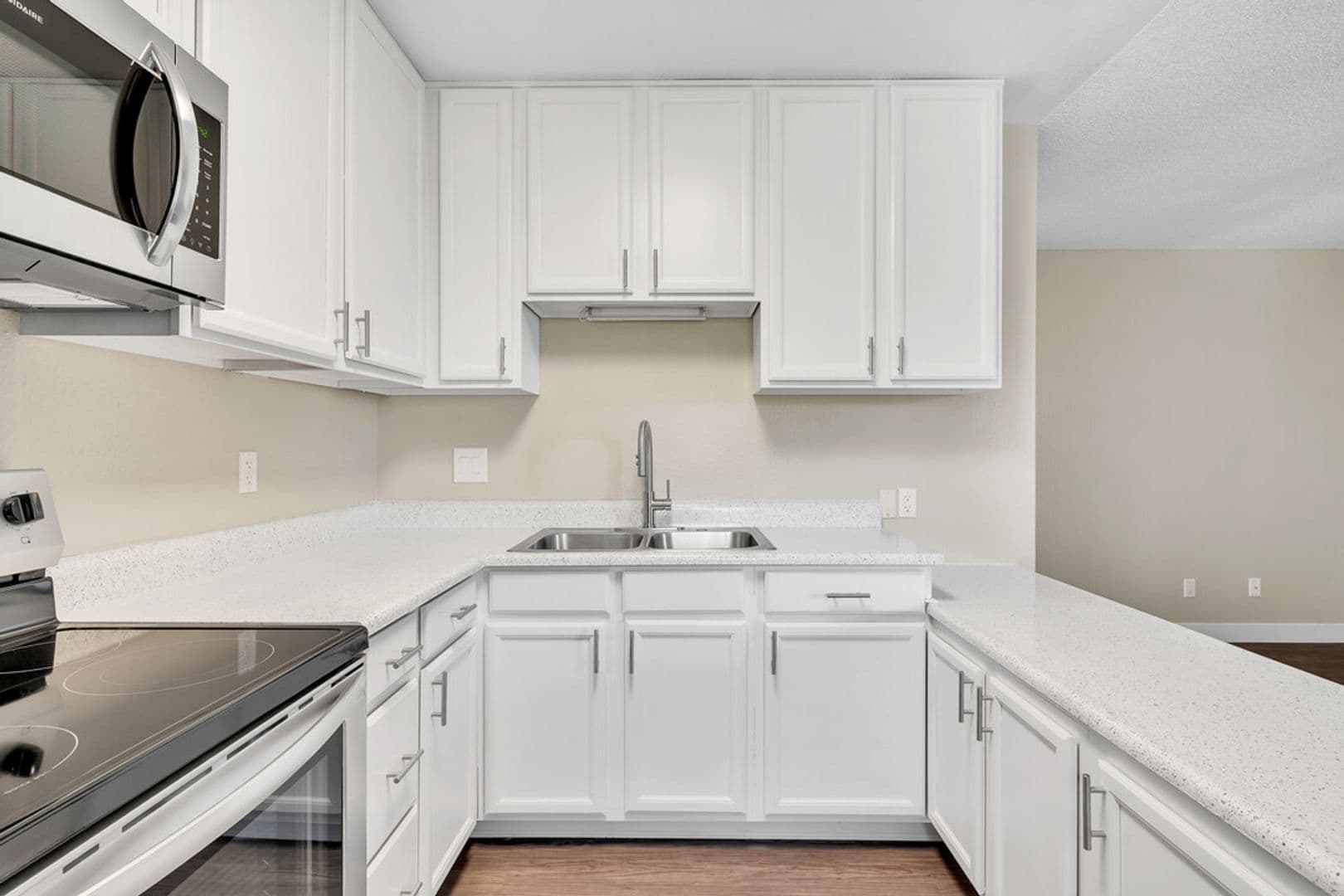 El Cajon Apartment: 1360 E Madison Ave