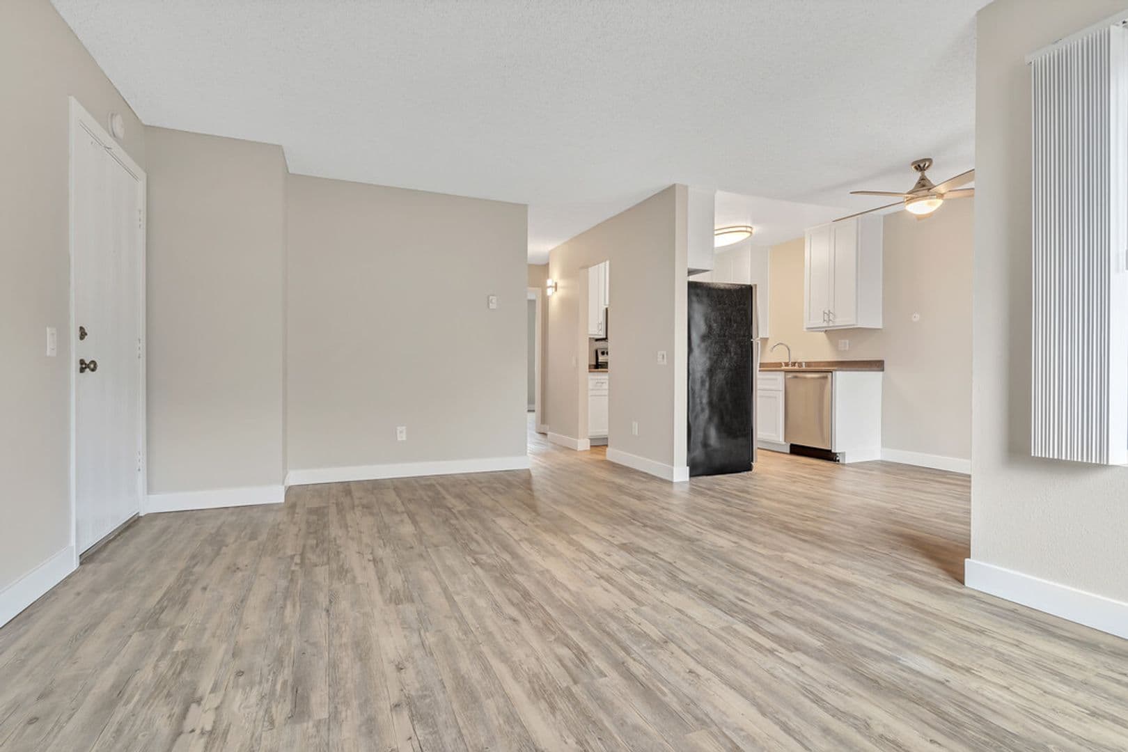 La Mesa Apartment: 5711 Water St