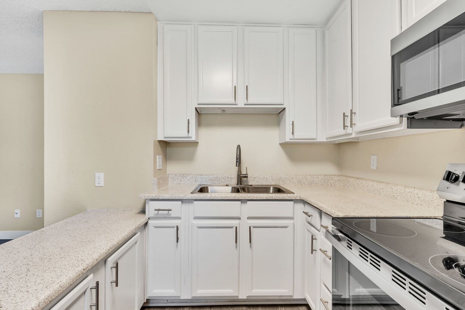 El Cajon Apartment: 1360 E Madison Ave