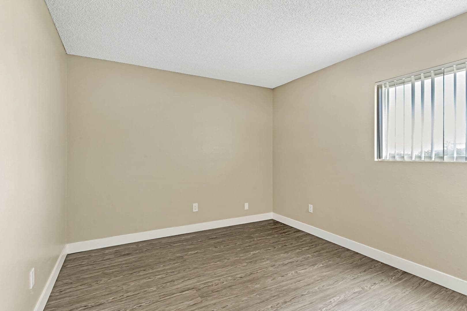 El Cajon Apartment: 1360 E Madison Ave