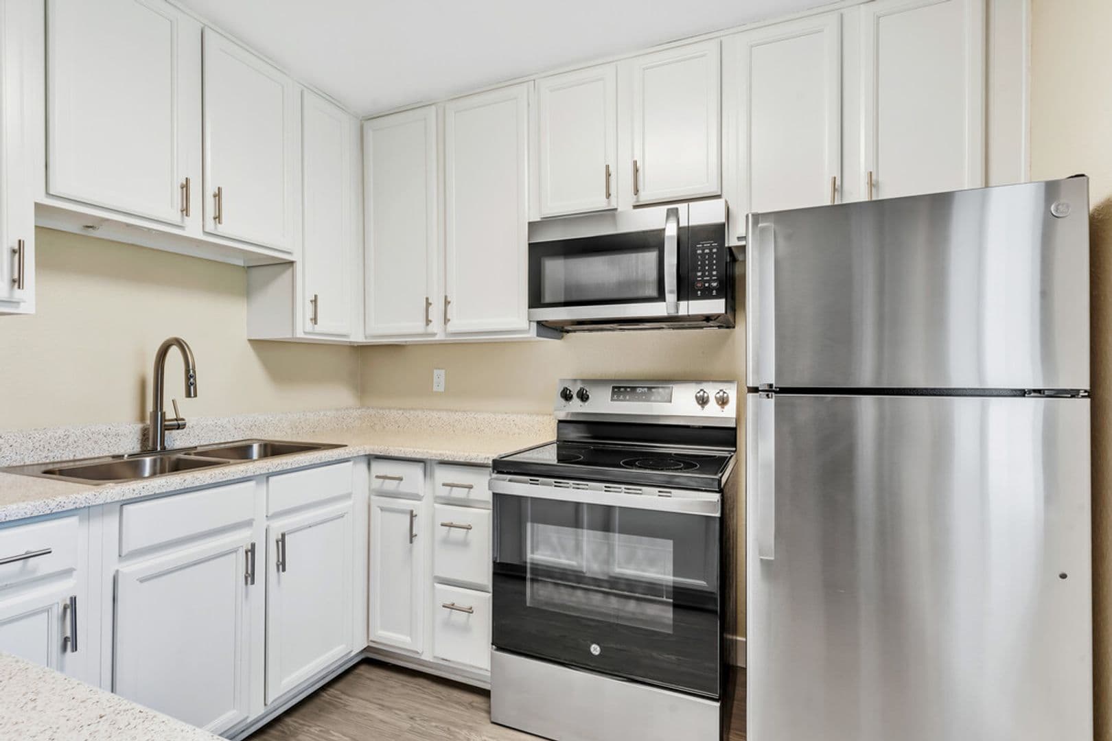 El Cajon Apartment: 1360 E Madison Ave