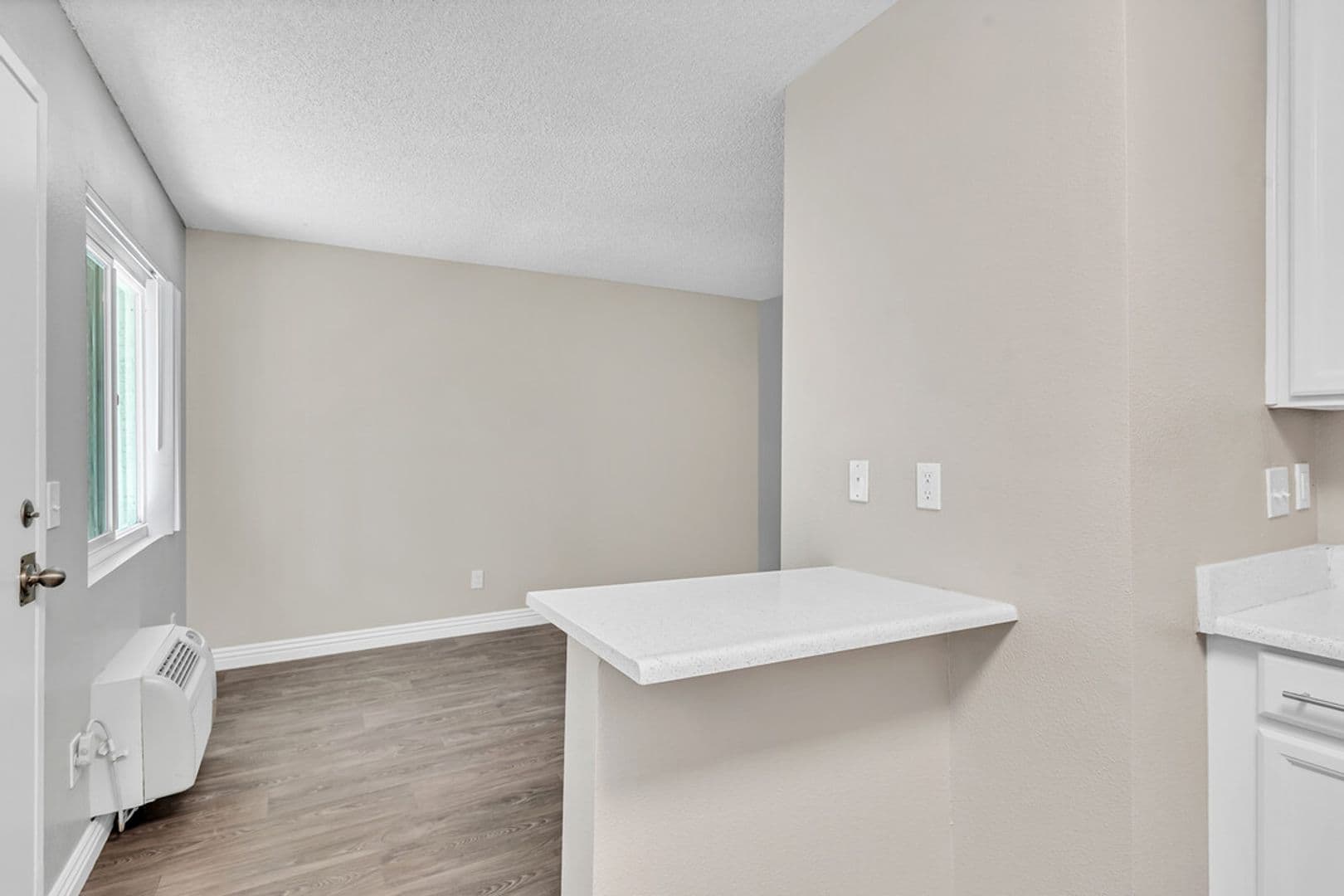 El Cajon Apartment: 1360 E Madison Ave