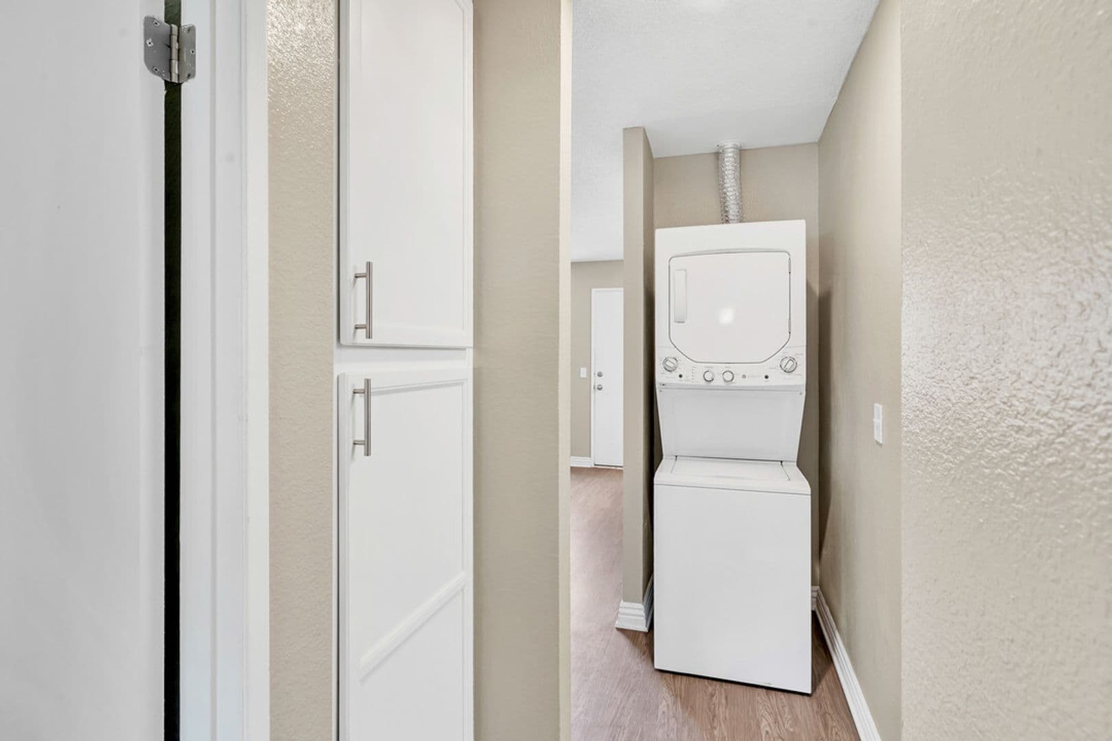 El Cajon Apartment: 1360 E Madison Ave