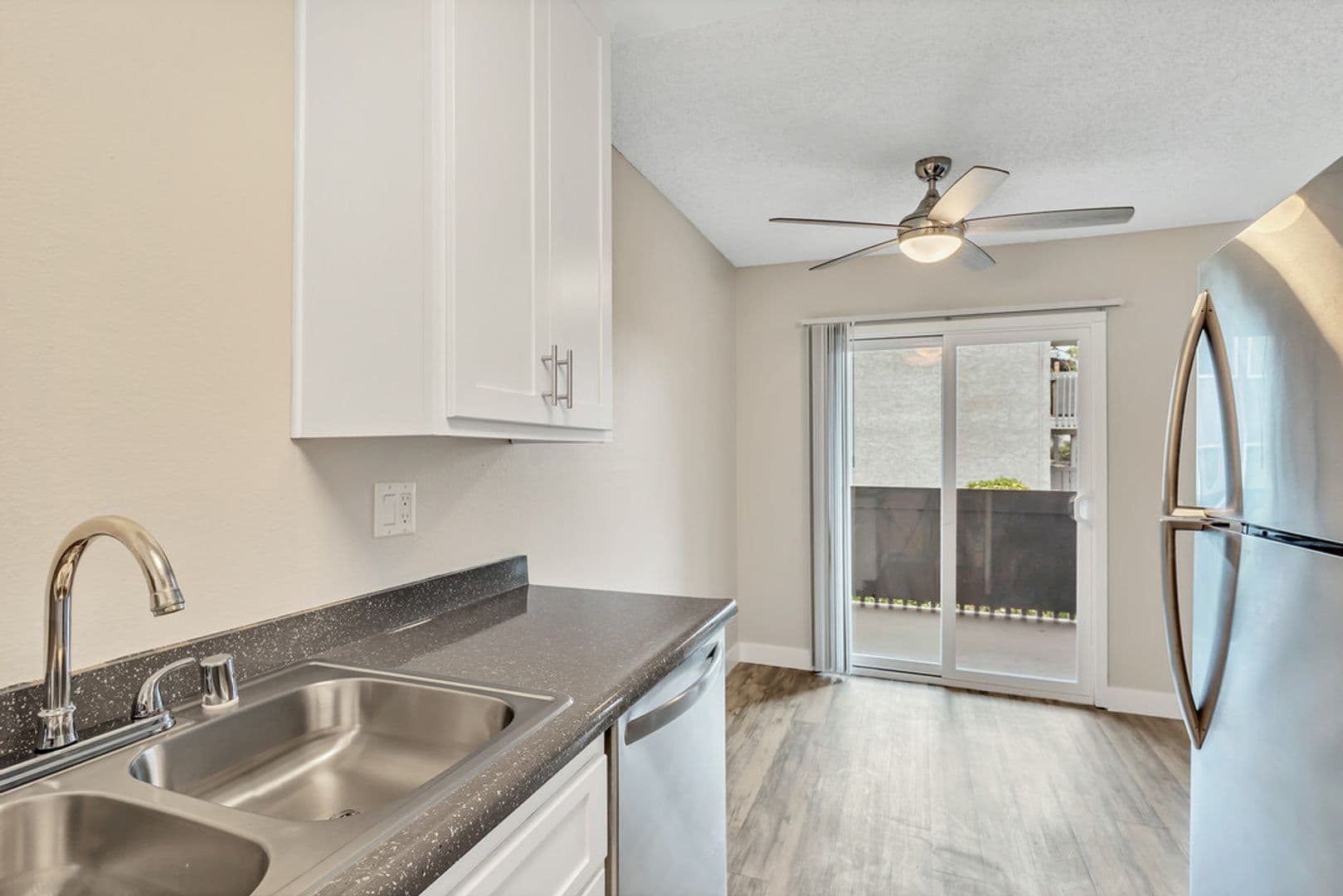 La Mesa Apartment: 5711 Water St