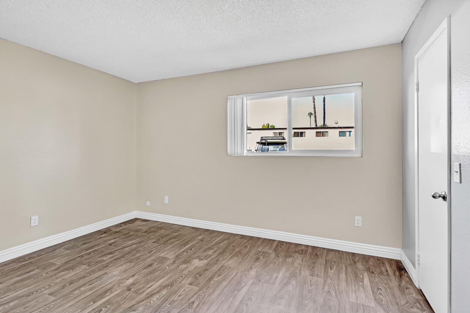 El Cajon Apartment: 1360 E Madison Ave