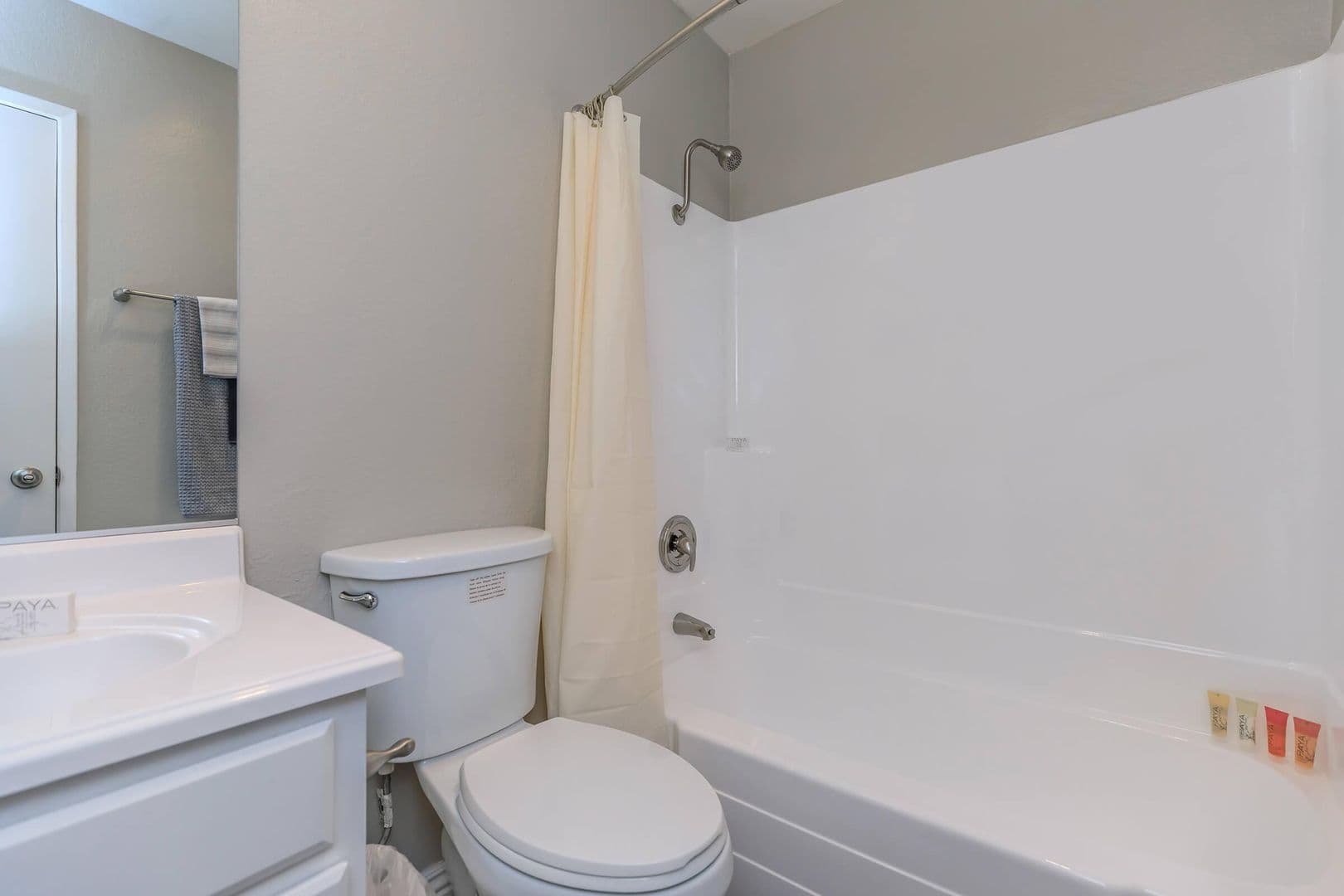 El Cajon Apartment: 1360 E Madison Ave