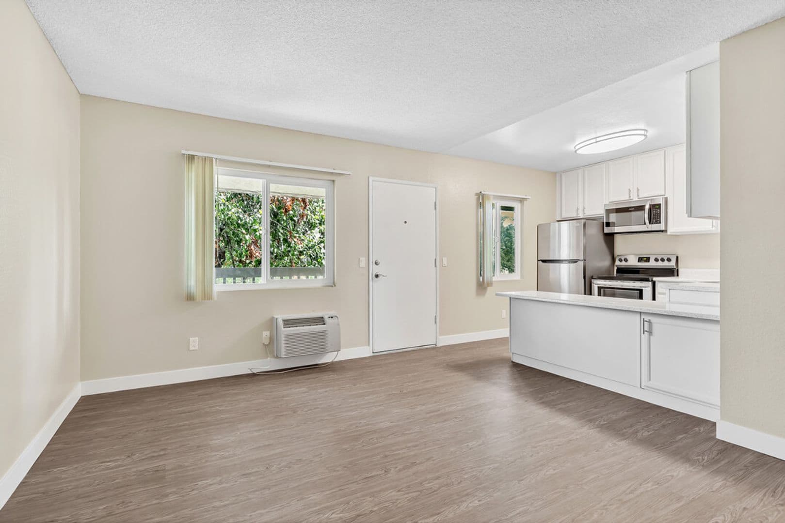 El Cajon Apartment: 1360 E Madison Ave