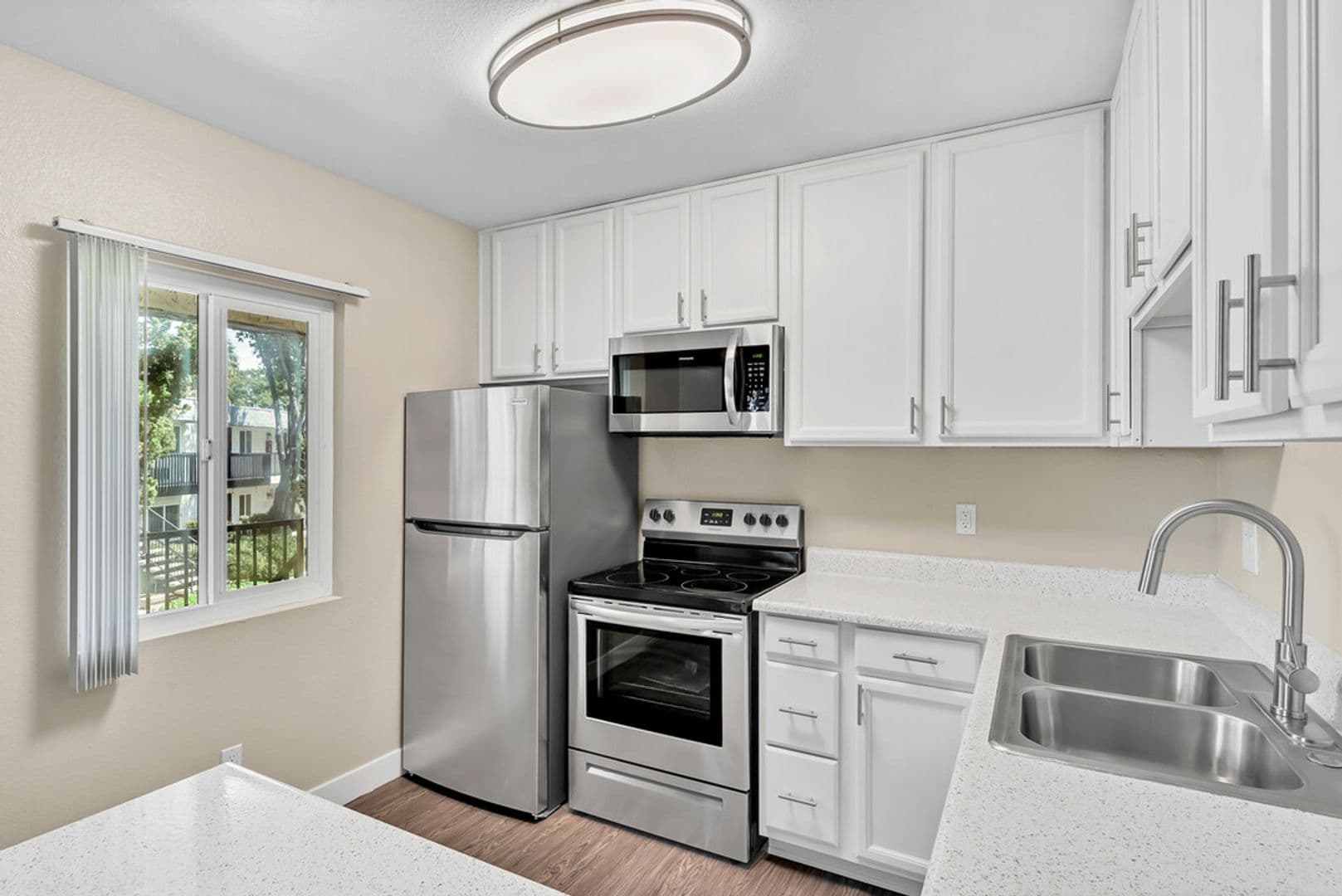 El Cajon Apartment: 1360 E Madison Ave