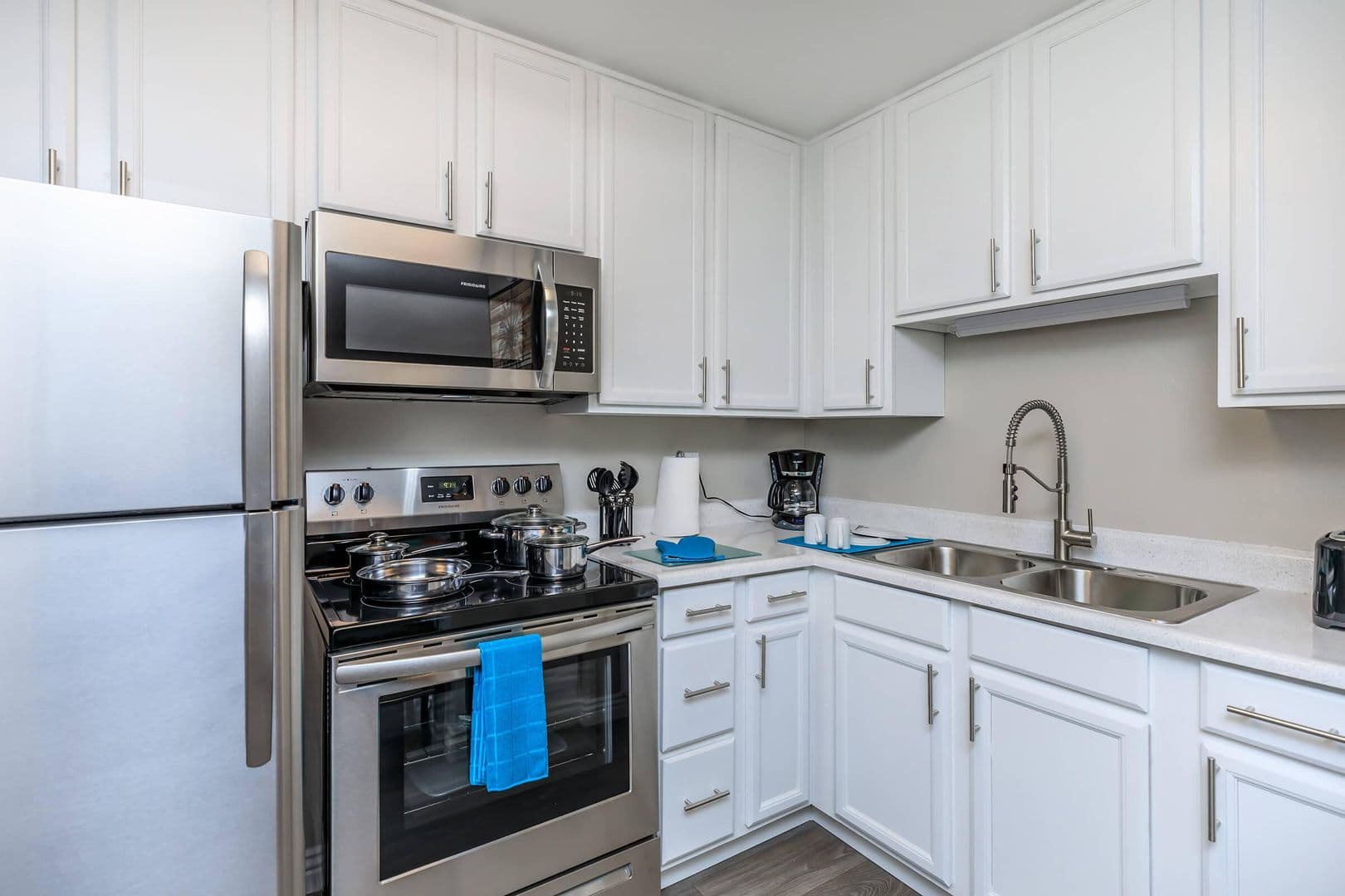 El Cajon Apartment: 1360 E Madison Ave