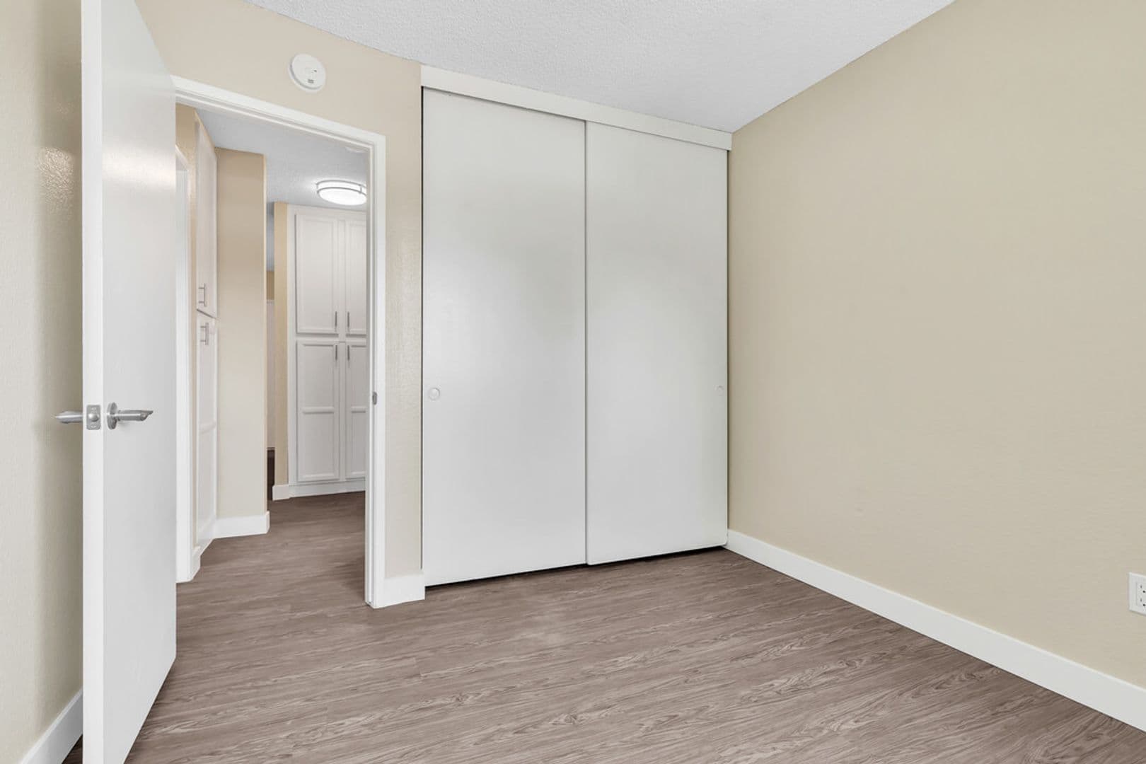 El Cajon Apartment: 1360 E Madison Ave