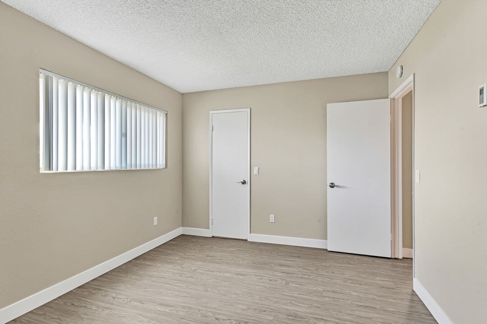 El Cajon Apartment: 1360 E Madison Ave