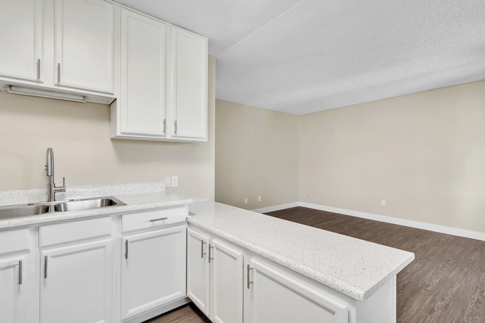 El Cajon Apartment: 1360 E Madison Ave
