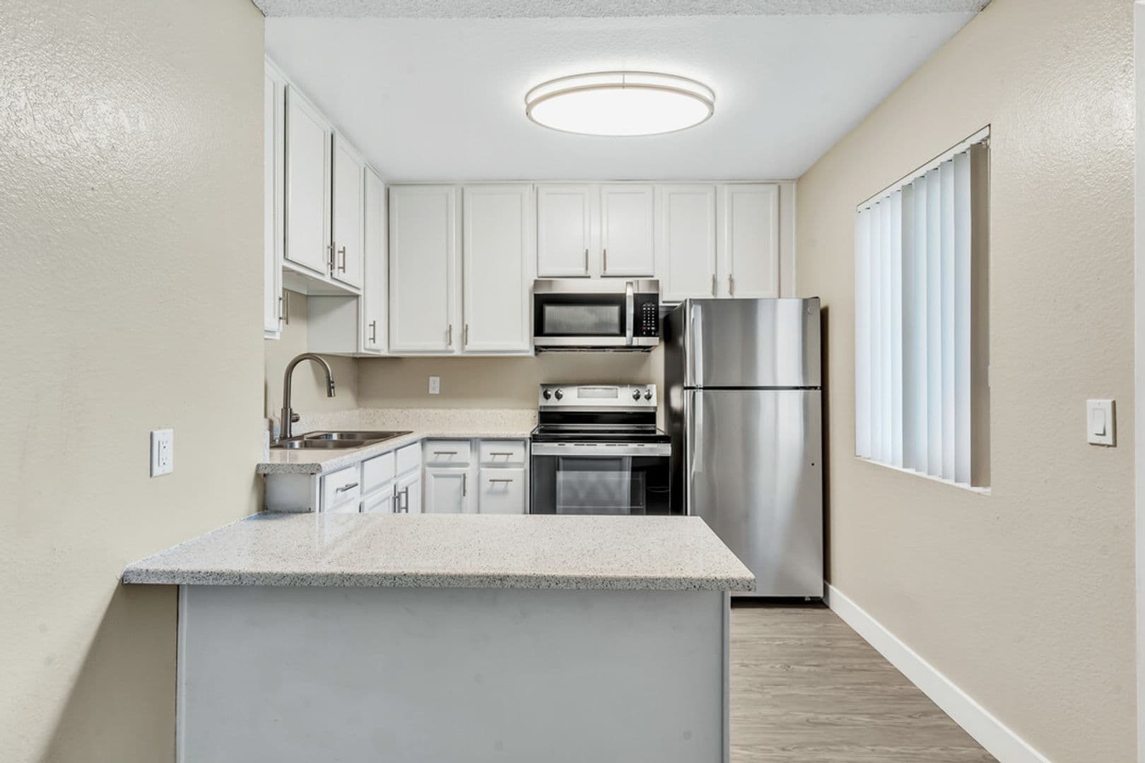 El Cajon Apartment: 1360 E Madison Ave
