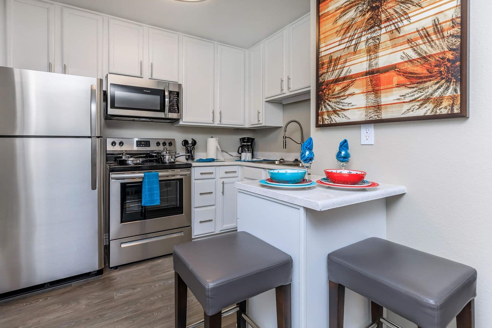 El Cajon Apartment: 1360 E Madison Ave