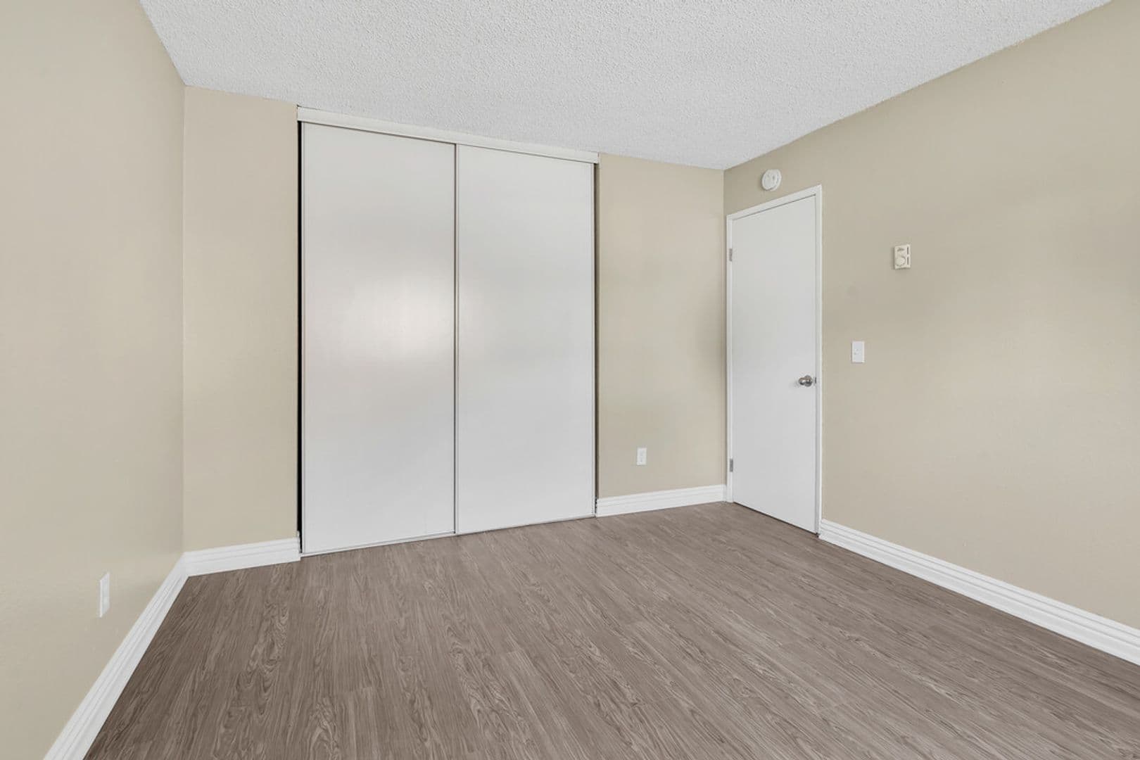 El Cajon Apartment: 1360 E Madison Ave