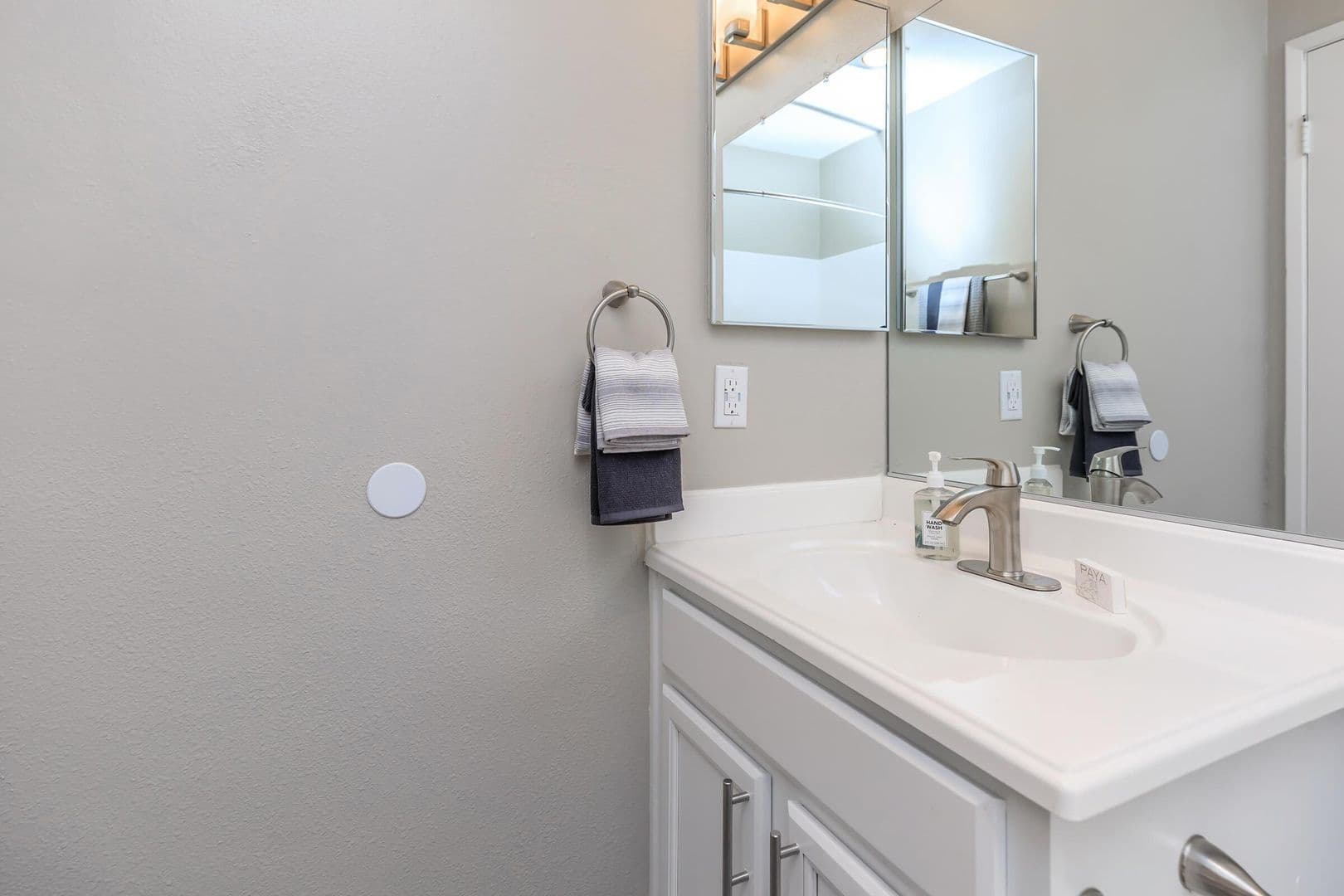 El Cajon Apartment: 1360 E Madison Ave