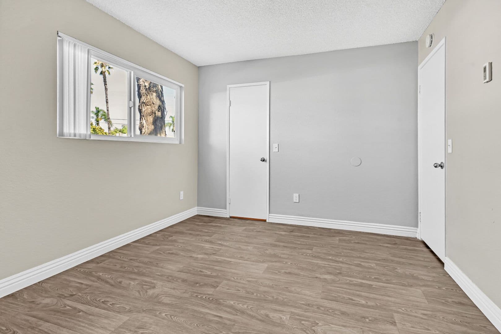 El Cajon Apartment: 1360 E Madison Ave