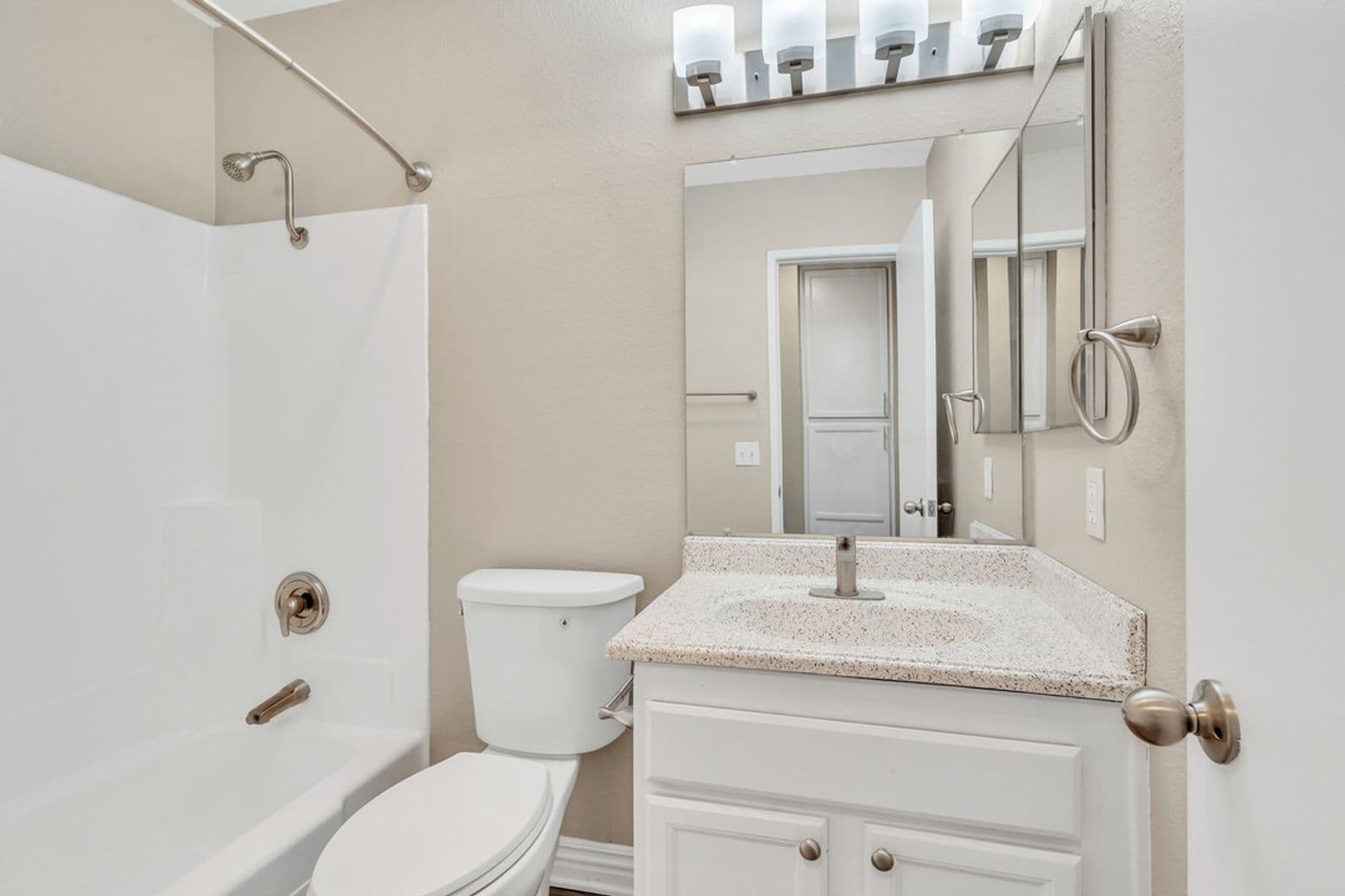 El Cajon Apartment: 1360 E Madison Ave