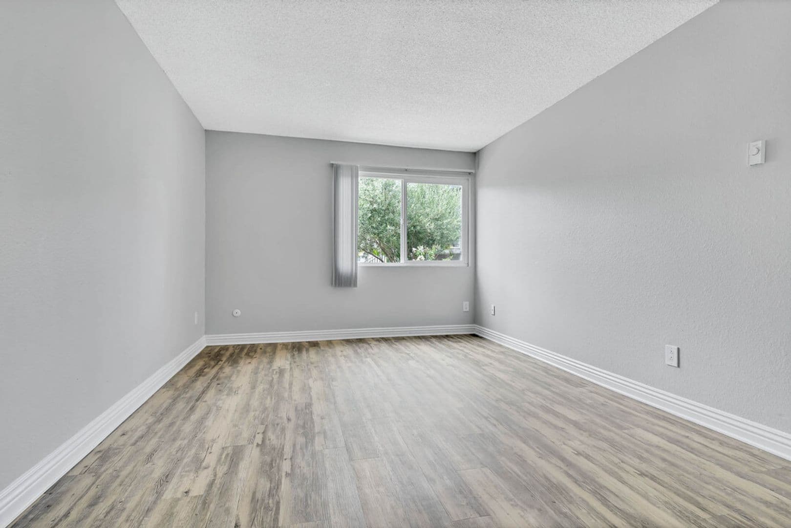 La Mesa Apartment: 5711 Water St