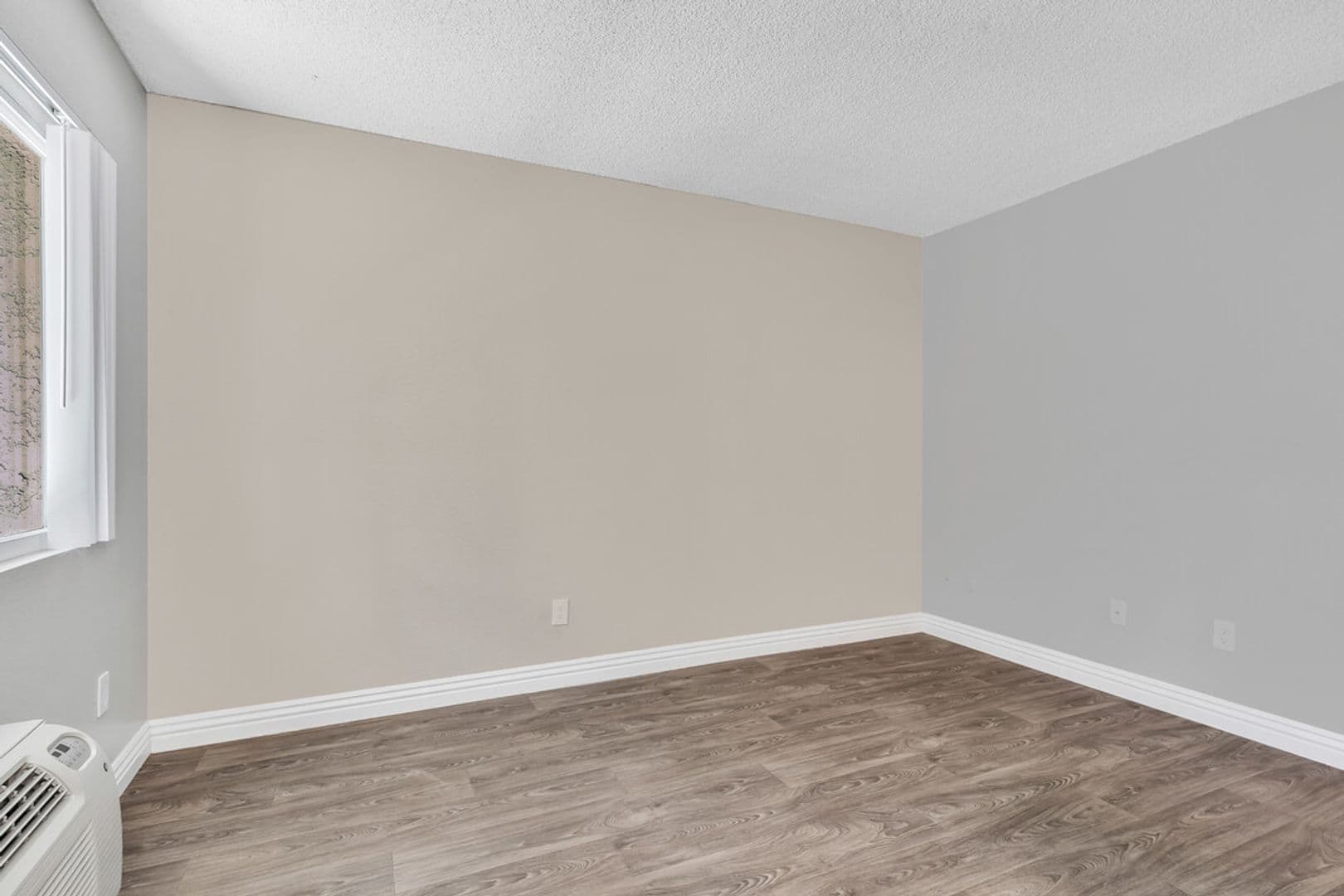 El Cajon Apartment: 1360 E Madison Ave