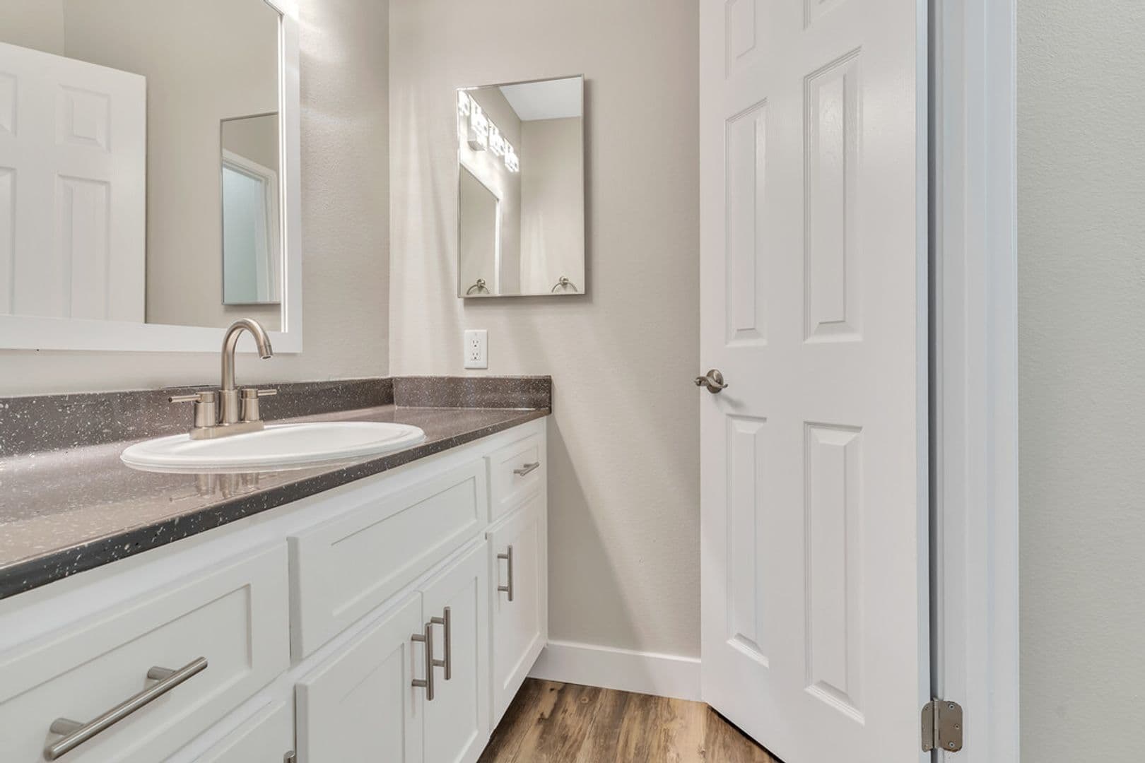 La Mesa Apartment: 5711 Water St