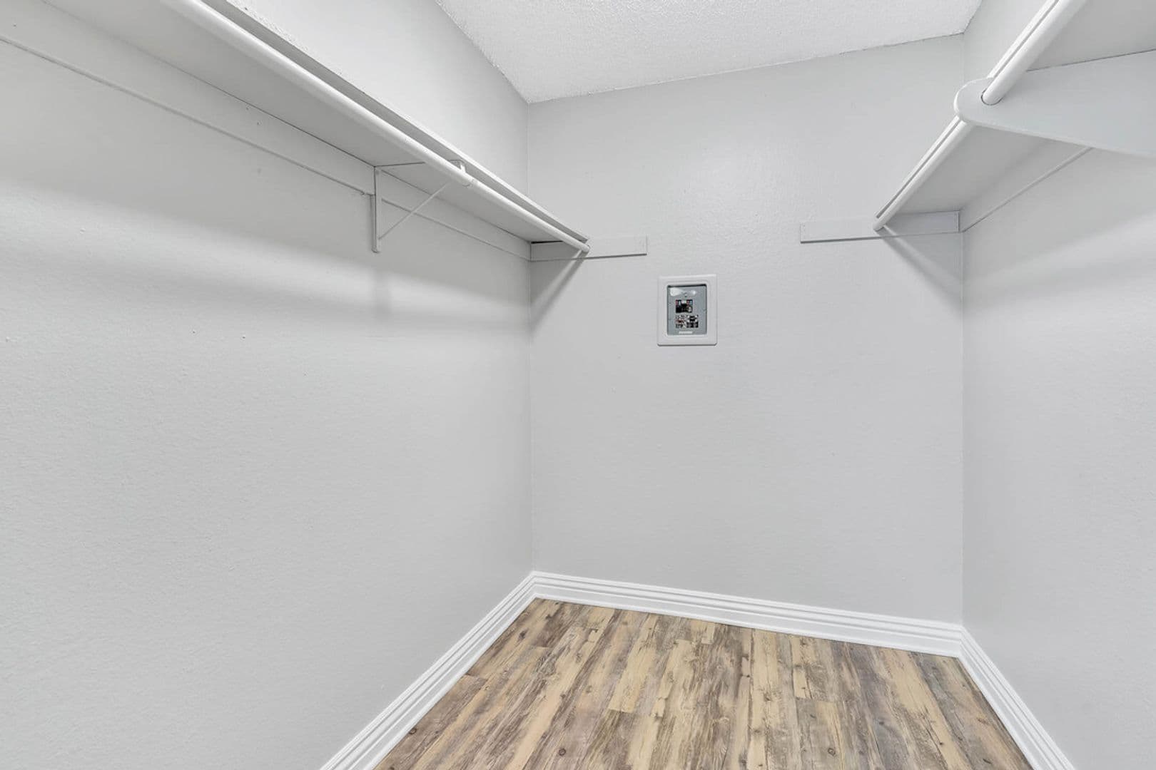 La Mesa Apartment: 5711 Water St