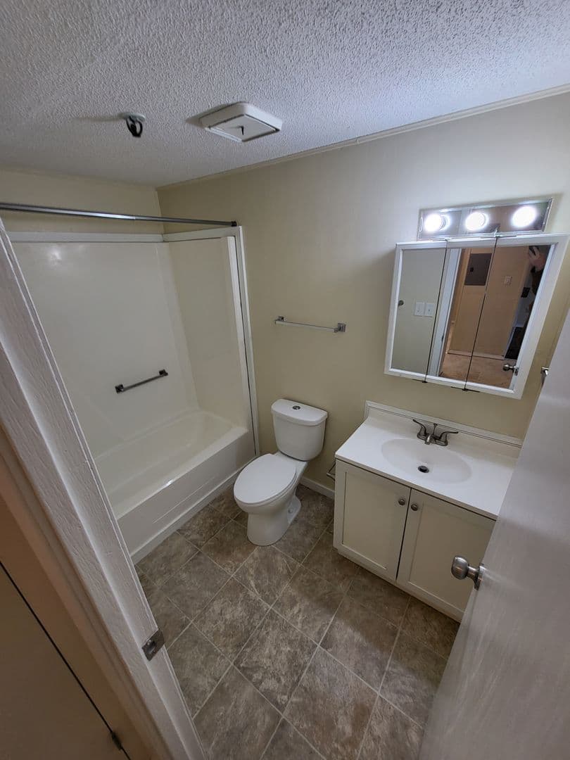 Rochester Apartment: 1903 17th Street SE