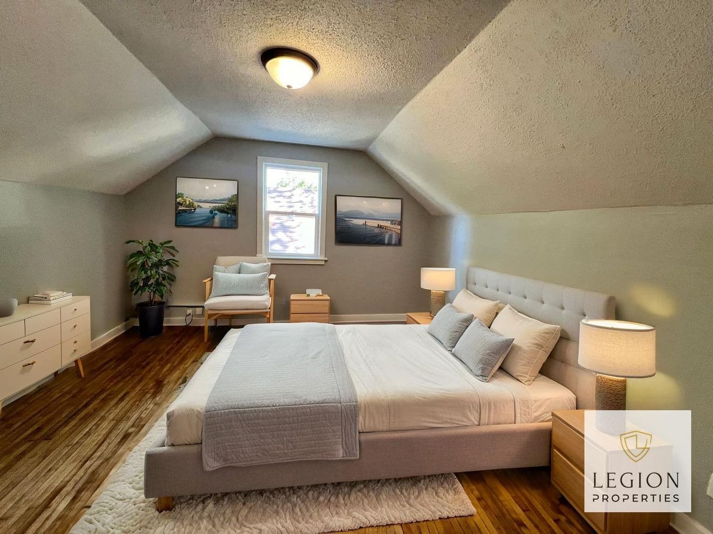 Cottage Grove House: 7431 Langly Avenue S