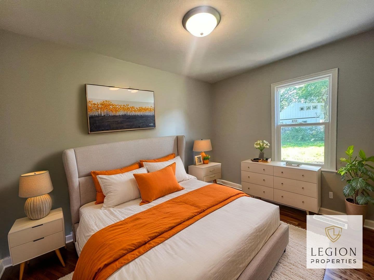 Cottage Grove House: 7431 Langly Avenue S