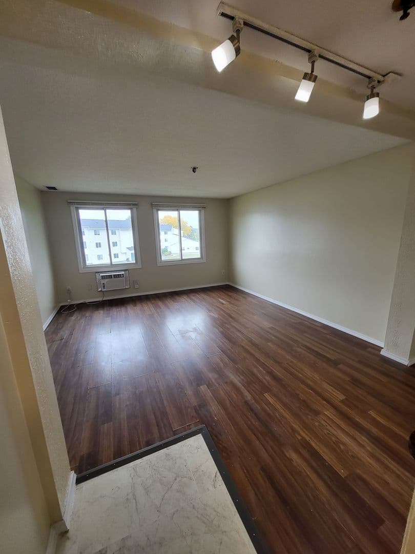 Rochester Apartment: 1903 17th Street SE