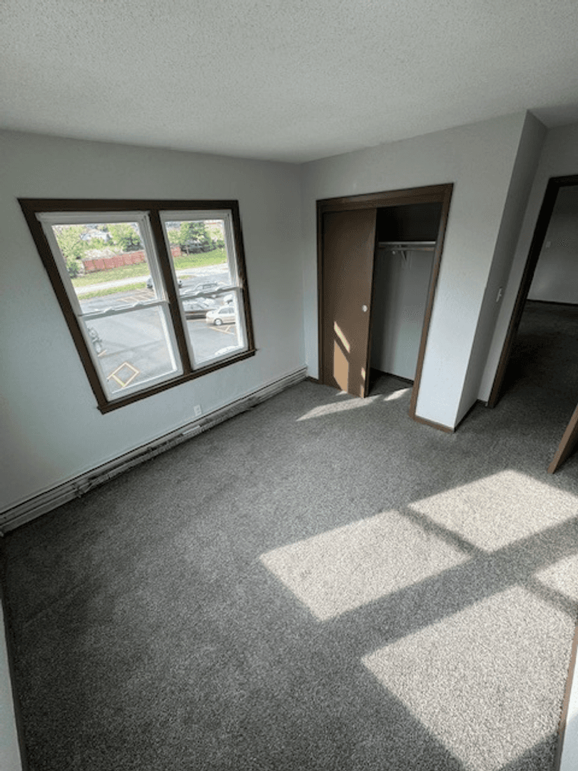 Des Moines Apartment: 2519 Clarkson Ave