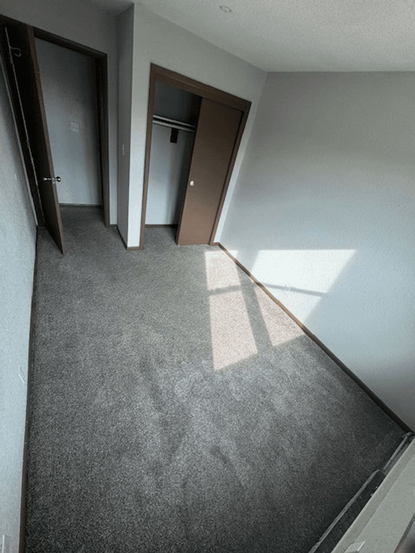 Des Moines Apartment: 2519 Clarkson Ave