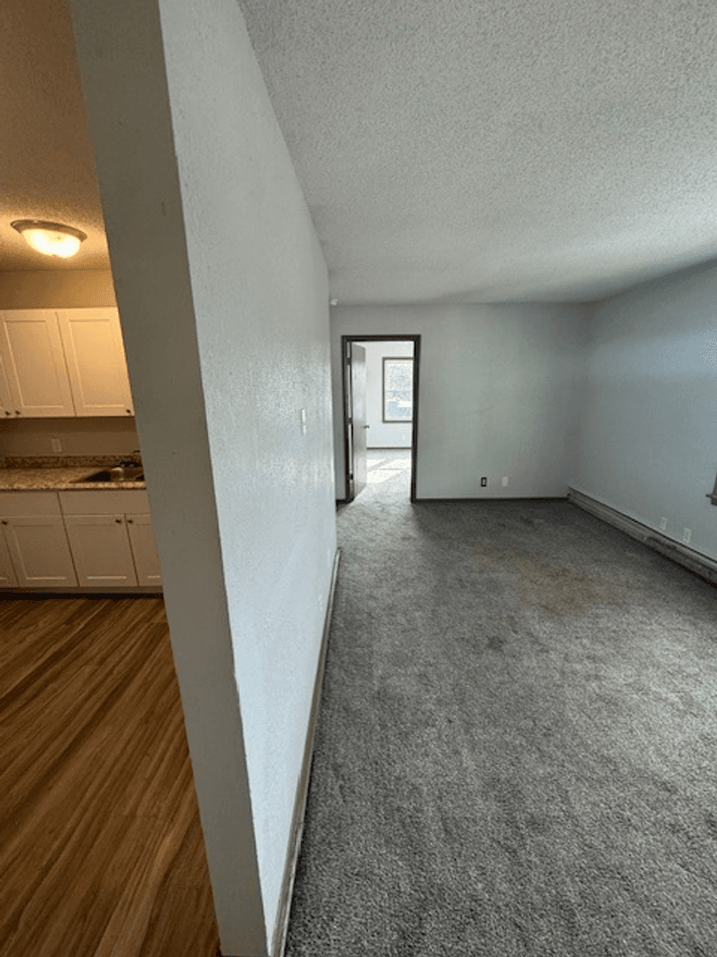 Des Moines Apartment: 2519 Clarkson Ave