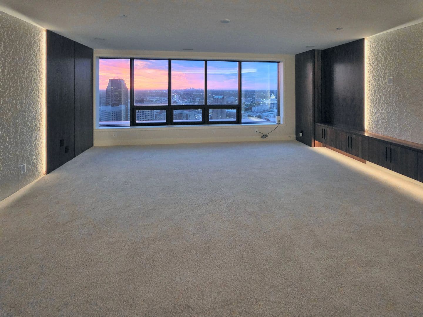 Saint Paul Condo: 168 6th Street East - Airye Penthouse
