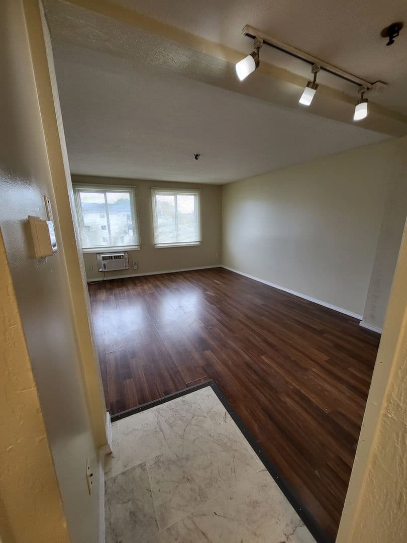 Rochester Apartment: 1903 17th Street SE